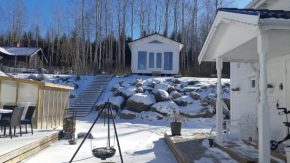 Loft-Sleeps5-Parking-Spa-LakeViews-PetFriendly